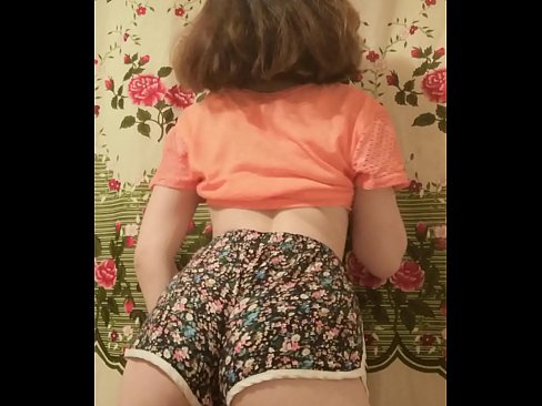 ❤️ Тачаангуй залуу бяцхан хүүхэн камер дээр шорт тайлж байна ❤ Порно видео манайд ❤